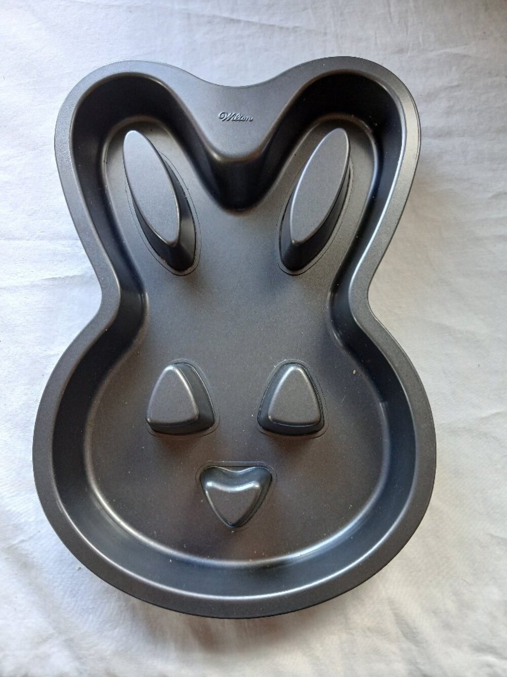 Wilton Easter Bunny Cake Pan 2105-0819 Aluminum Baking Mold Like New